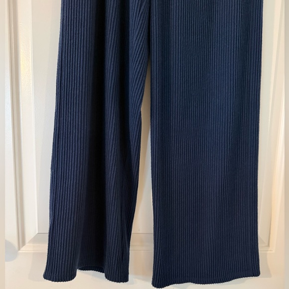 Alo Yoga Muse Wide Leg Pant in Navy Size XS NWT - Picture 5 of 11